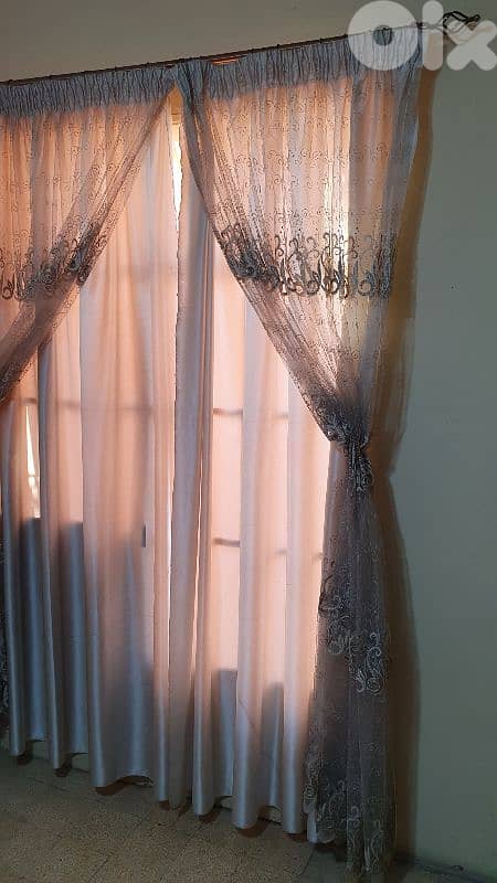 برداية  داخلي  مستعمل  نضيف  طول ٢٥٦  عرض ١٩٠ بيروت ٣٠ دولار  ٠٣٧٢٣٨٩٥ 4