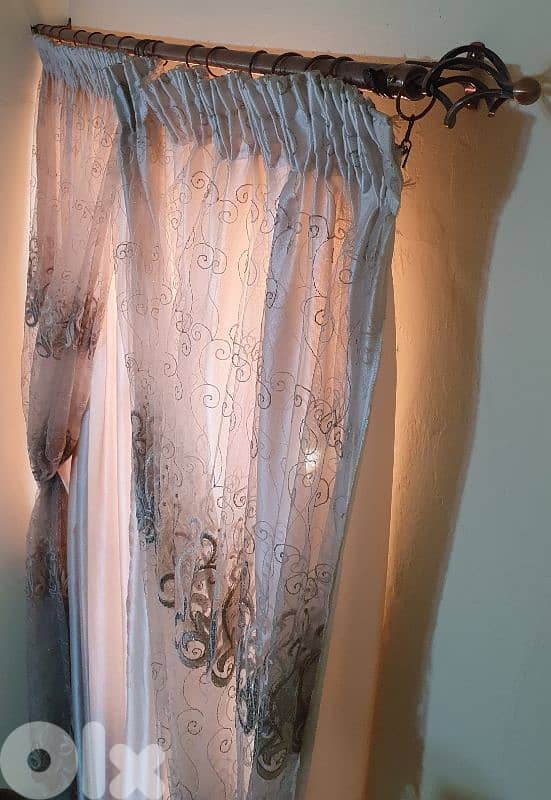 برداية  داخلي  مستعمل  نضيف  طول ٢٥٦  عرض ١٩٠ بيروت ٣٠ دولار  ٠٣٧٢٣٨٩٥ 5