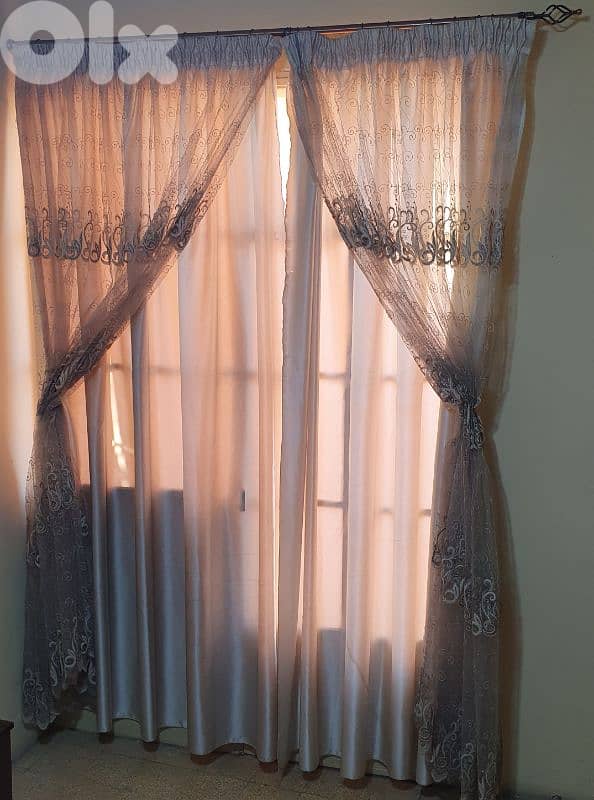 برداية  داخلي  مستعمل  نضيف  طول ٢٥٦  عرض ١٩٠ بيروت ٣٠ دولار  ٠٣٧٢٣٨٩٥ 7