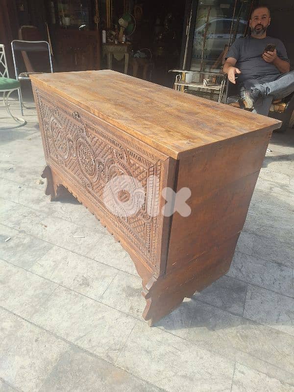 صندوق شرقي انتيك خشب جوز حفر مميز رائع جدا 1