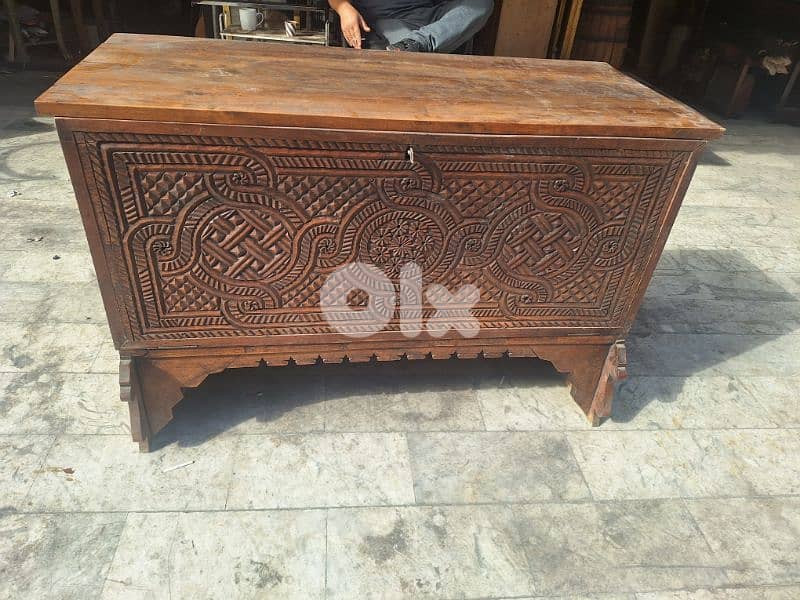 صندوق شرقي انتيك خشب جوز حفر مميز رائع جدا 2