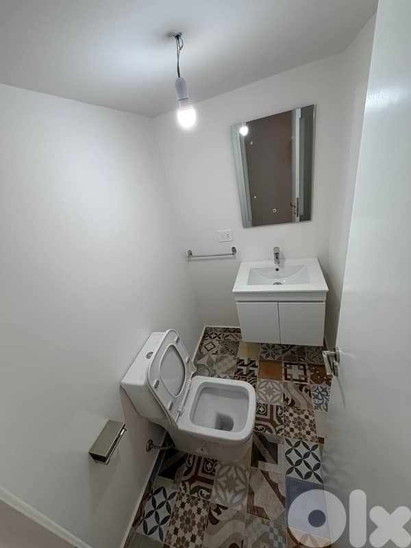 Apartement for rent in Achrafieh, near Rizk Hospital with parking 0