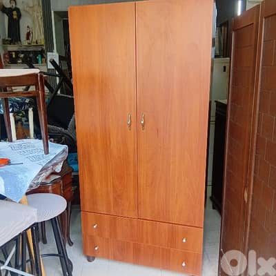 خزانة شبه جديد