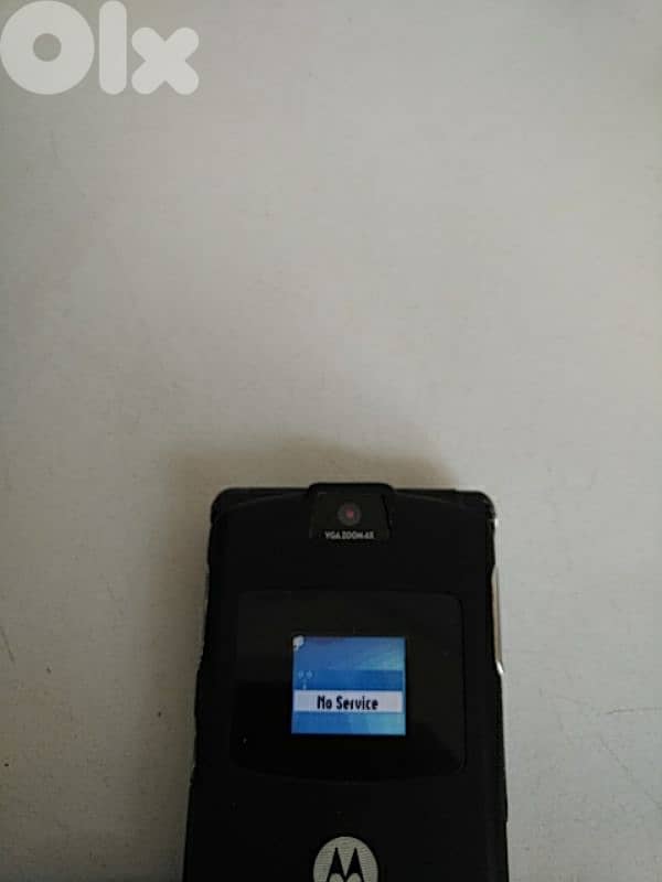 Old Motorola V3 Razr (read details) - Not Negotiable 2