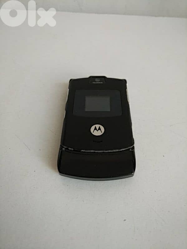 Old Motorola V3 Razr (read details) - Not Negotiable 3