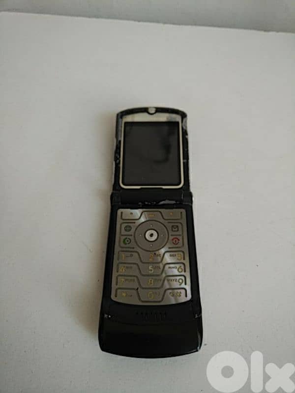 Old Motorola V3 Razr (read details) - Not Negotiable 4