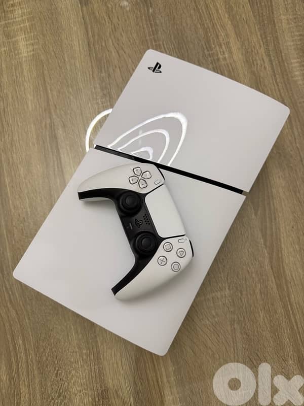 Ps5 slim with 1 controller (Excellent condition) 0