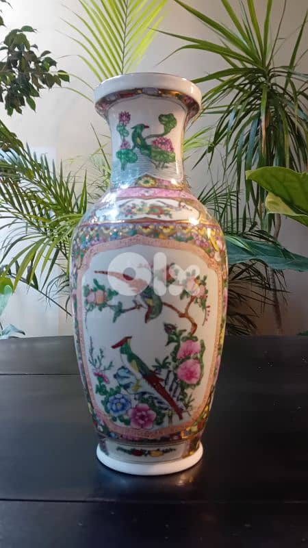 Stunning Hand-Painted Chinese Porcelain Famille Rose Vase 0