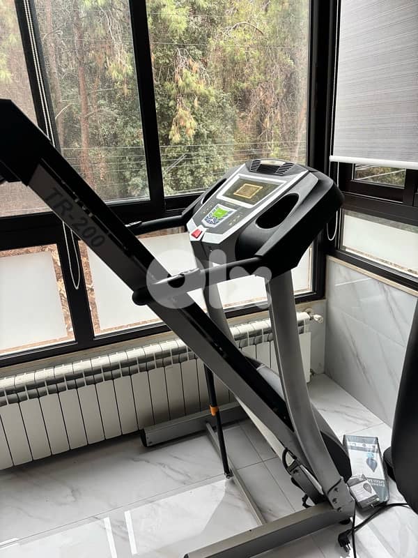 Tr-200 foldable tredmill, with bpm 1