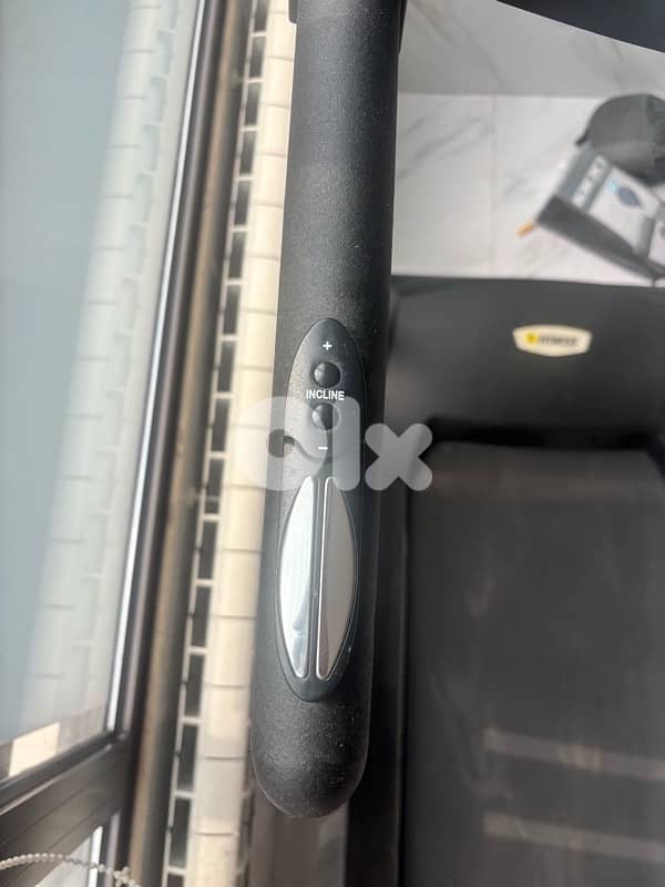 Tr-200 foldable tredmill, with bpm 2