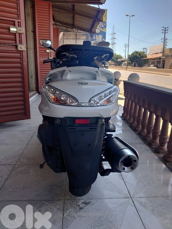 Yamaha majesty 400cc 4