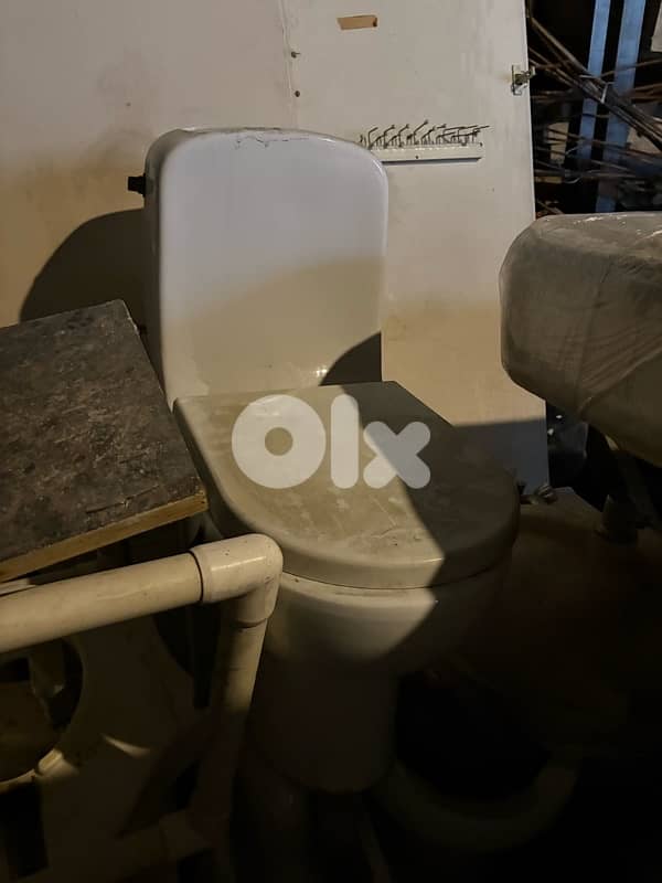 4-5 toilette seat •	٤–٥ مقاعد تواليت للبيع 2