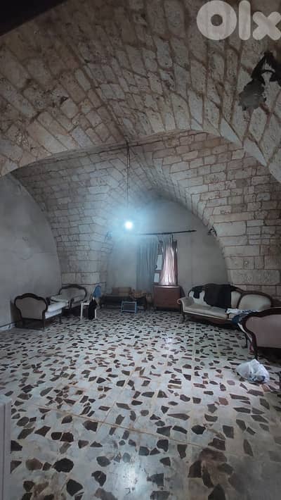 Old house with land for Sale in Bichmizzine - بيت قديم مع أرض للبيع
