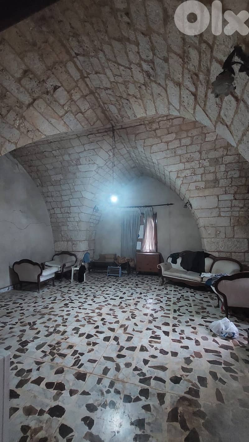 Old house with land for Sale in Bichmizzine - بيت قديم مع أرض للبيع 0
