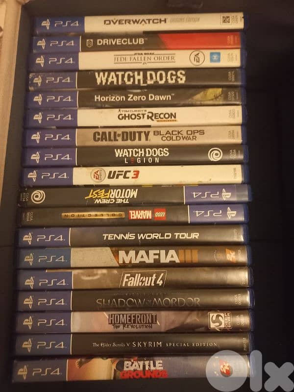 selling ps4 cds 6$. . . 20$ 0