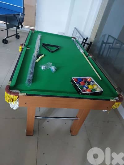 billiard table طاولة بيليارد