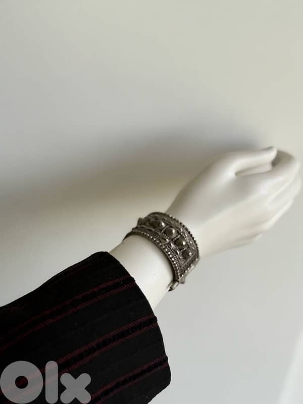 Antique handmade ethnic jewelry silver bracelet from south Oman 2