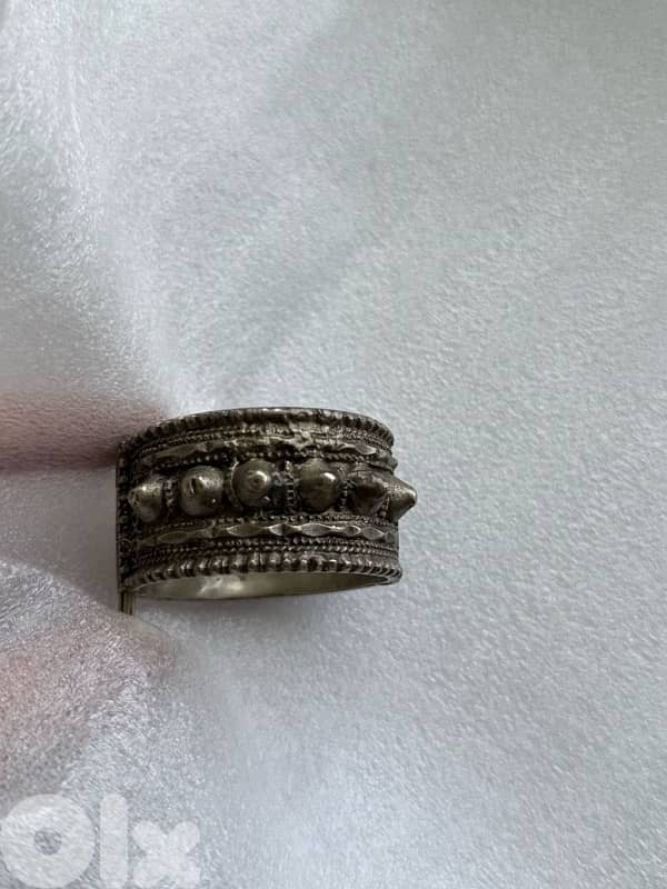 Antique handmade ethnic jewelry silver bracelet from south Oman 3