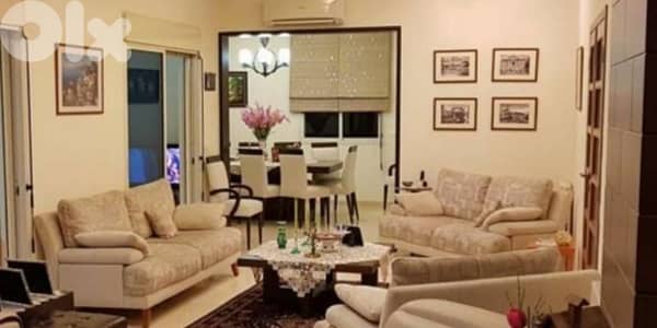 Salon in excellent condition for sale