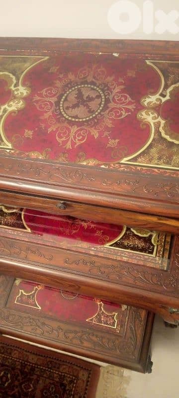 طاولات انتيك 0