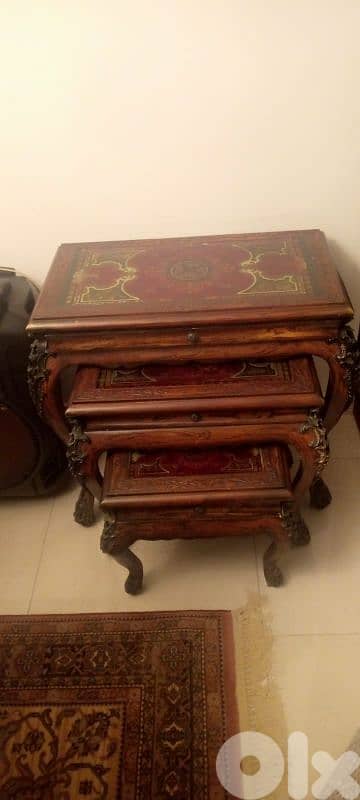 طاولات انتيك 1