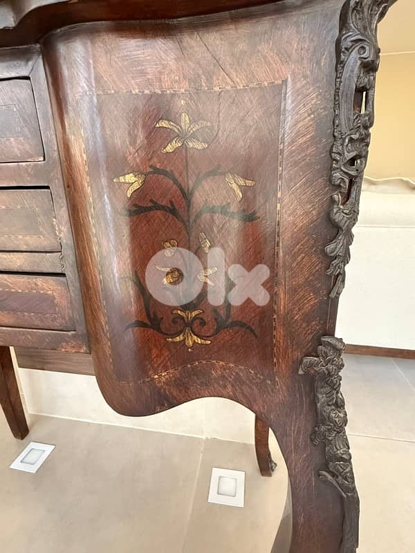 19th-century French-style commode or vanity table 1