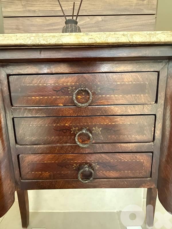 19th-century French-style commode or vanity table 2