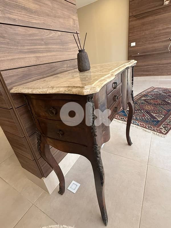 19th-century French-style commode or vanity table 3