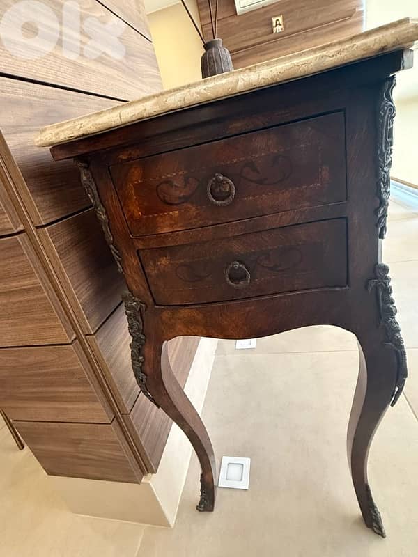 19th-century French-style commode or vanity table 4