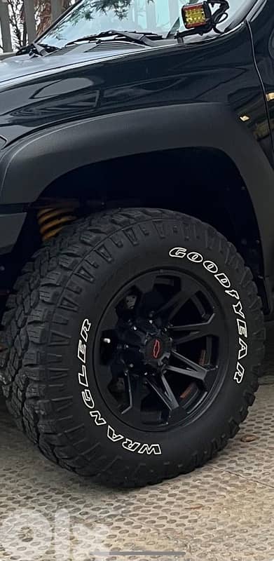 285/70/17 Goodyear - wrangler - duratrac 0