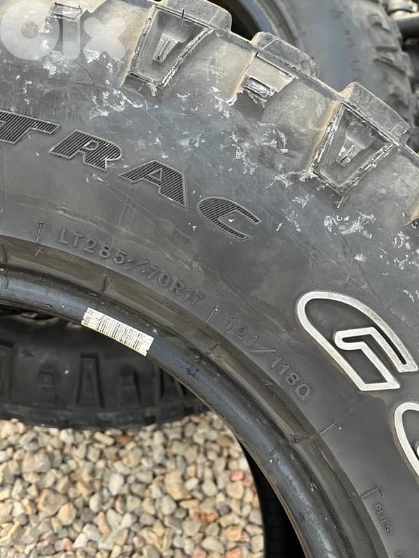 285/70/17 Goodyear - wrangler - duratrac 4