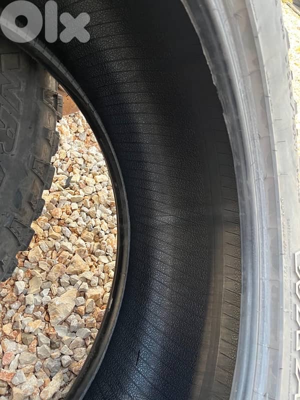 285/70/17 Goodyear - wrangler - duratrac 5