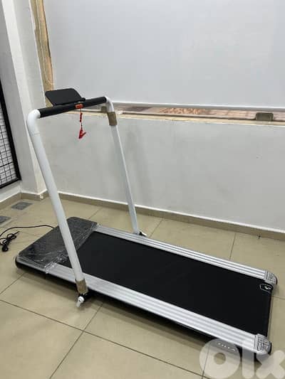 Foldable treadmill مكينة مشي