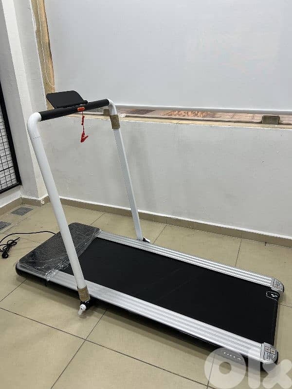 Foldable treadmill مكينة مشي 0