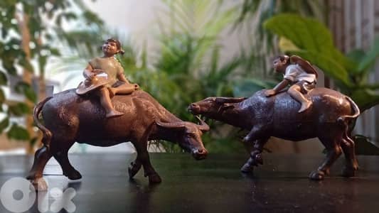 Beautiful decorative set for any shelf, mantel, or desk.