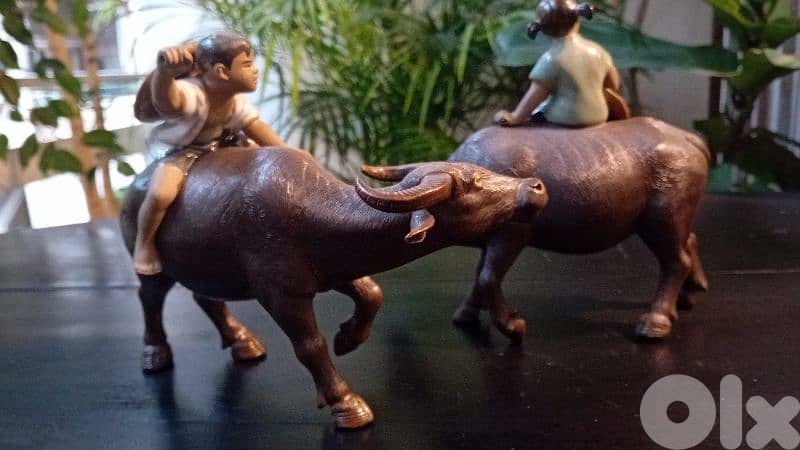 Beautiful decorative set for any shelf, mantel, or desk. 1