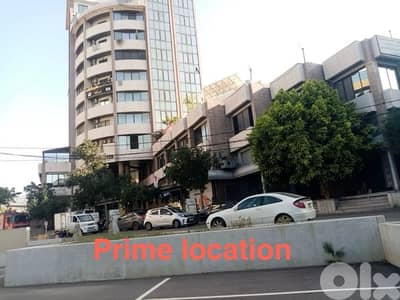 Showroom/office for sale in Dekweneh next to freeway center