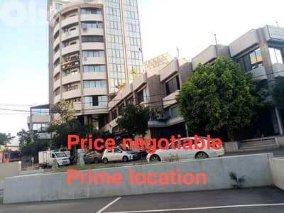 Showroom/office for sale in Dekweneh next to freeway center