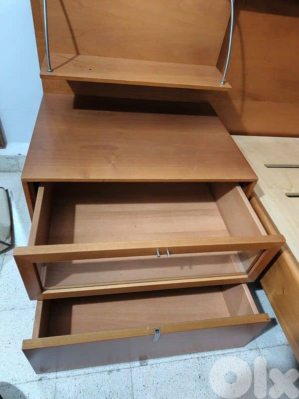 تخت مجوز مع فرش وكومندين2 5