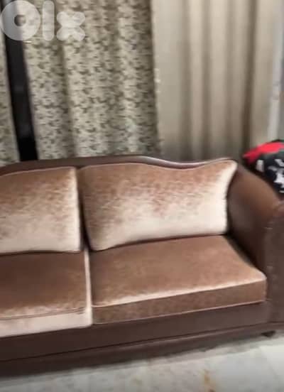 صالون للبيع