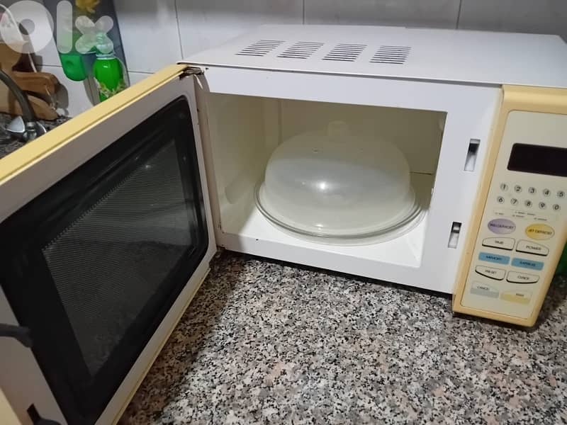 microwave بحالة جيدة 1