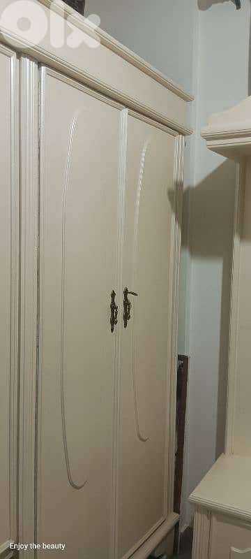 Bedroom  Excellent condition Antique 3