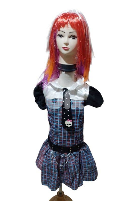 postige 3$ / costume 13$ 0