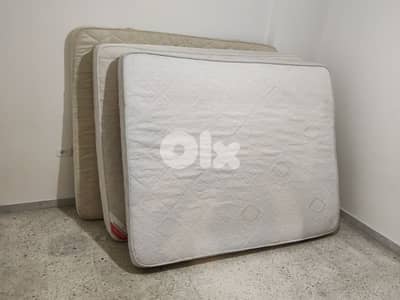 3 فرشات مجوز 160 بحاله جيده جدا كل وحده سعر في ب 30 وفي ب 50 في ب  70ه