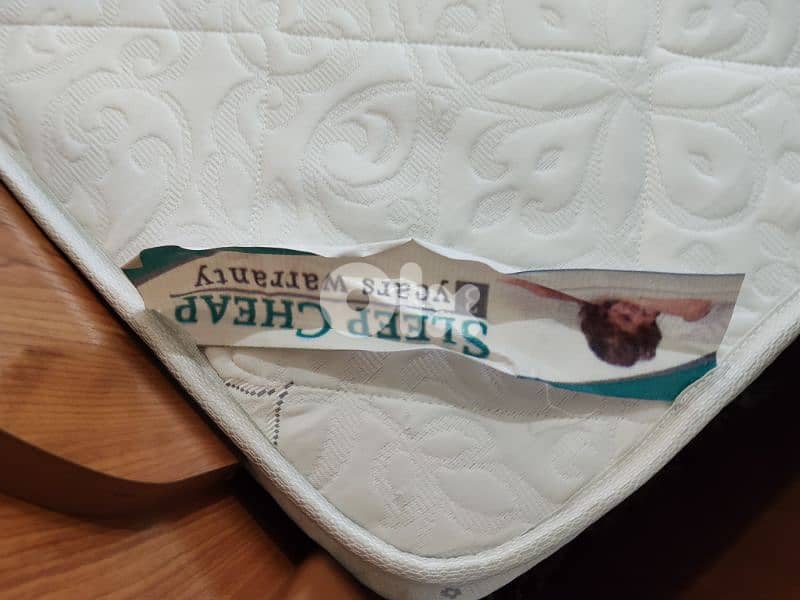 3 فرشات مجوز 160 بحاله جيده جدا كل وحده سعر في ب 30 وفي ب 50 في ب  70ه 4