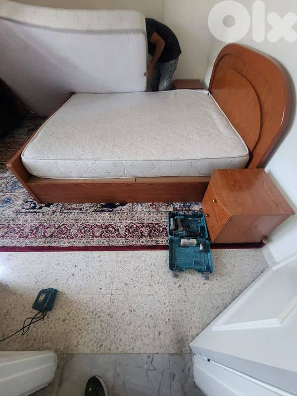 3 فرشات مجوز 160 بحاله جيده جدا كل وحده سعر في ب 30 وفي ب 50 في ب  70ه 5