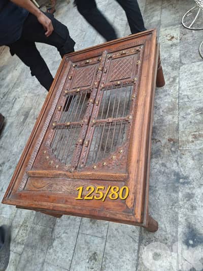 طاولة صالون وسط خشب قطراني وجه باب اثرية قديم مميزة جدا