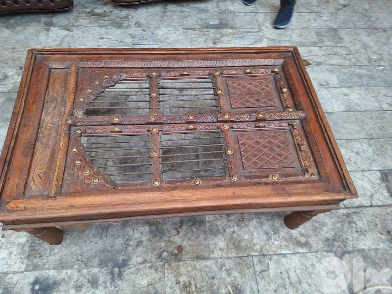 طاولة صالون وسط خشب قطراني وجه باب اثرية قديم مميزة جدا 2