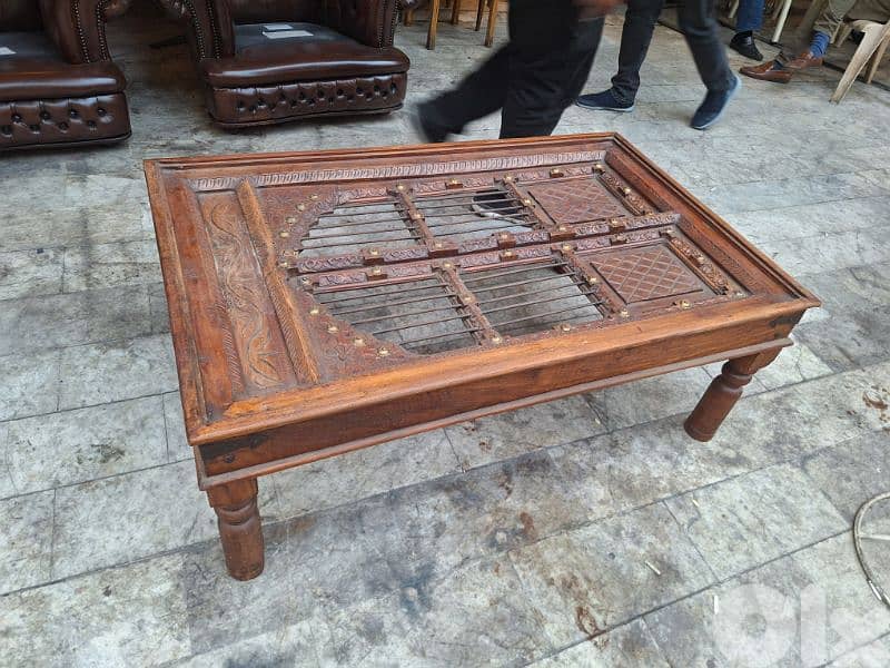 طاولة صالون وسط خشب قطراني وجه باب اثرية قديم مميزة جدا 3