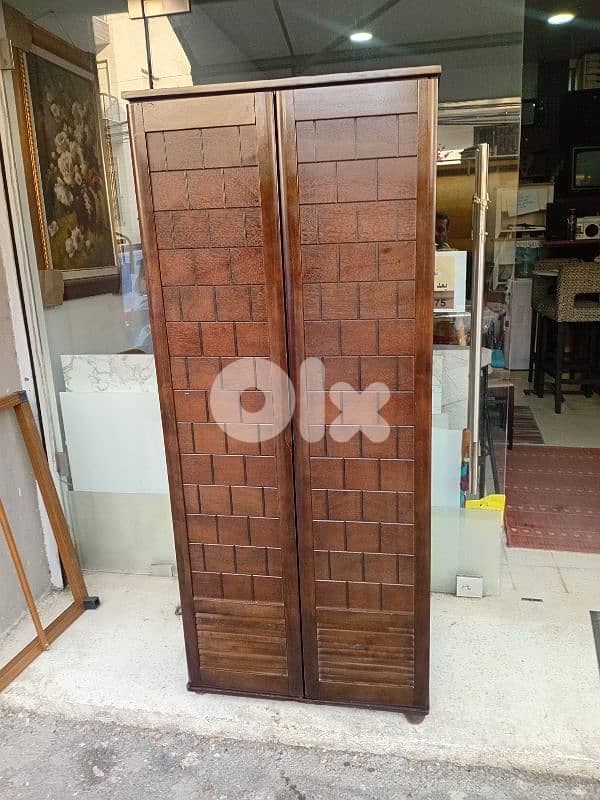 خزانة اوروبي شبه جديد 0